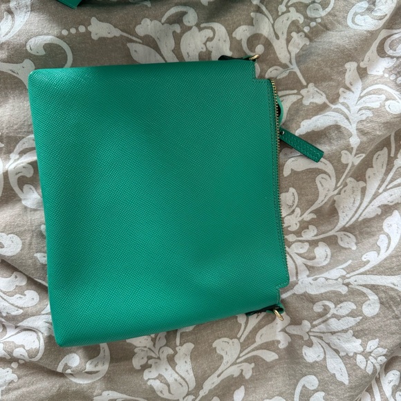 Green Bag with short handle and detachable strap - Picture 5 of 9